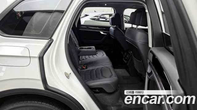 Volkswagen Touareg 2021 — photo 12