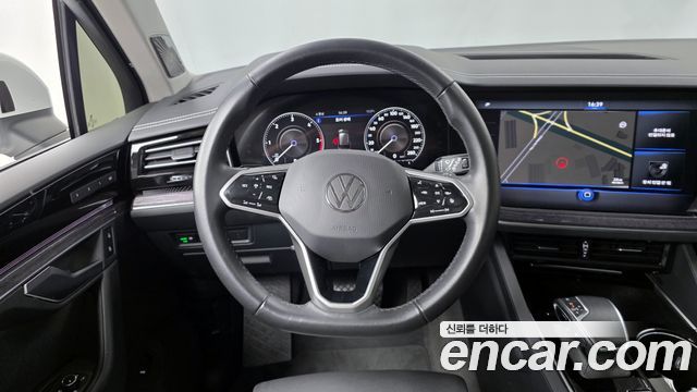 Volkswagen Touareg 2021 — photo 13