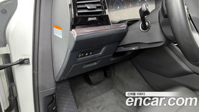 Volkswagen Touareg 2021 — photo 17