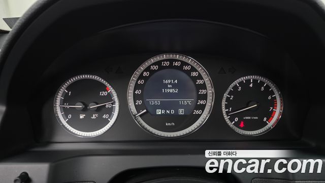 Mercedes-Benz C-Class 2011 — photo 8