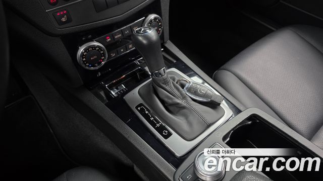 Mercedes-Benz C-Class 2011 — photo 9