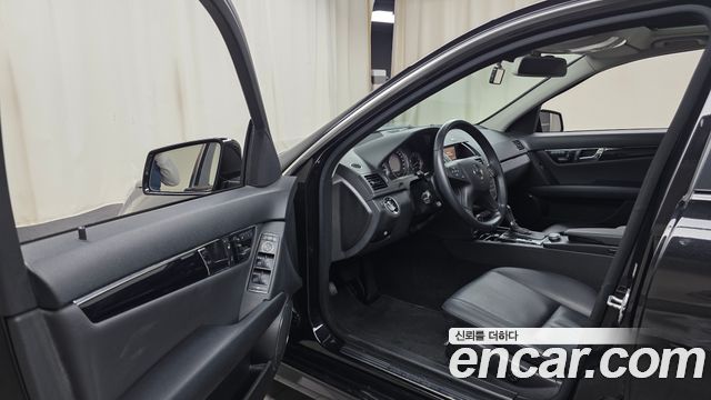 Mercedes-Benz C-Class 2011 — photo 10