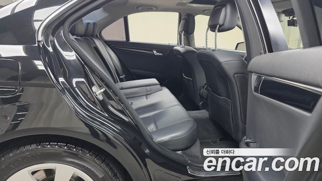 Mercedes-Benz C-Class 2011 — photo 12