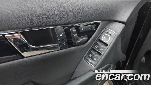 Mercedes-Benz C-Class 2011 — photo 17
