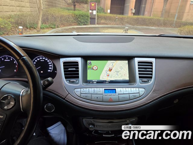 Hyundai Genesis 2013 — photo 14