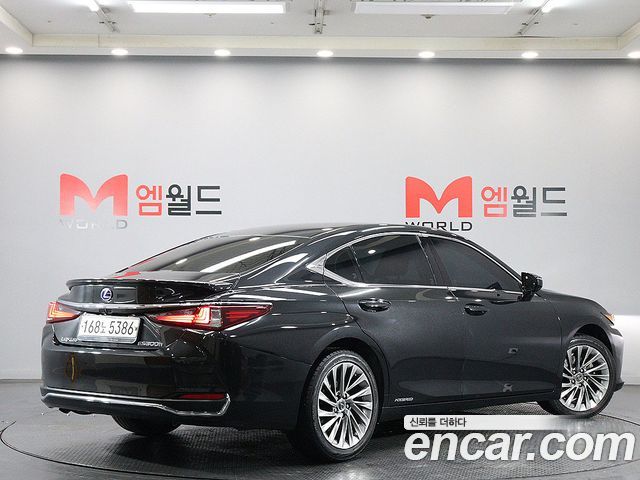 Lexus ES 2021 — photo 2