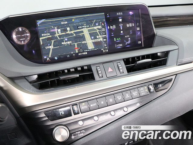 Lexus ES 2021 — photo 7