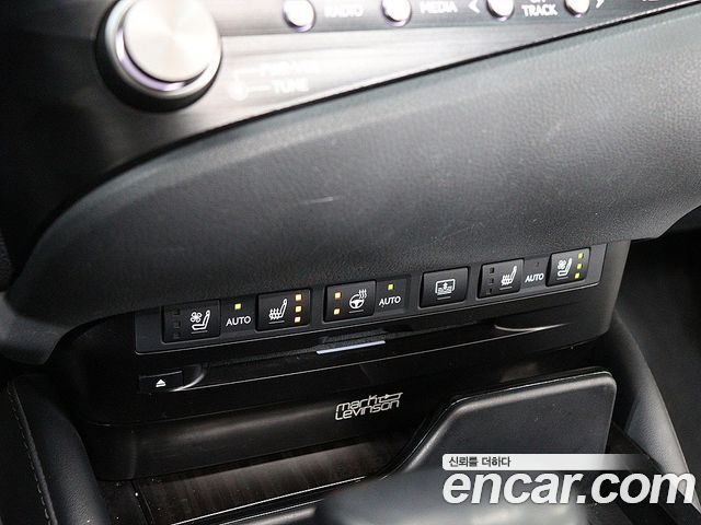 Lexus ES 2021 — photo 14