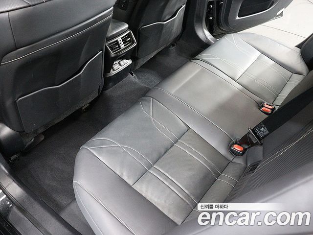 Lexus ES 2021 — photo 17