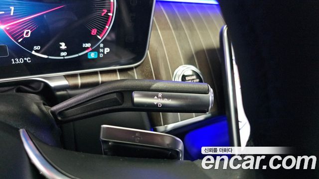 Mercedes-Benz S-Class 2023 — photo 9