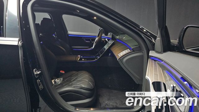 Mercedes-Benz S-Class 2023 — photo 11