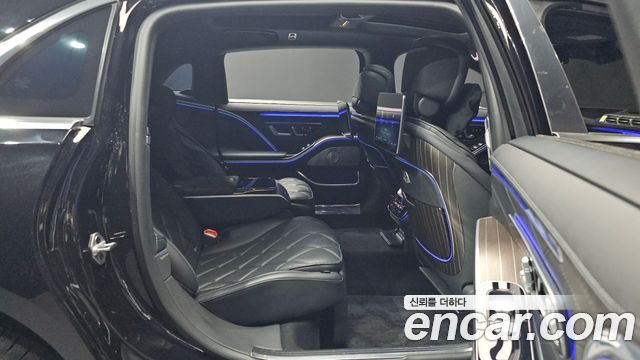 Mercedes-Benz S-Class 2023 — photo 12