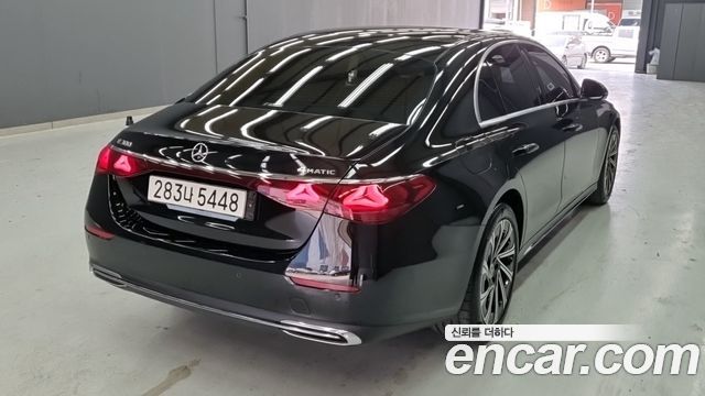 Mercedes-Benz E-Class 2024 — photo 3