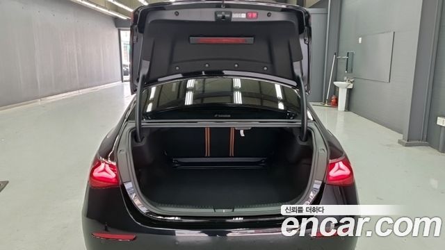 Mercedes-Benz E-Class 2024 — photo 18