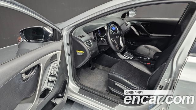 Hyundai AVANTE 2012 — photo 10