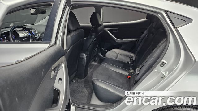 Hyundai AVANTE 2012 — photo 11