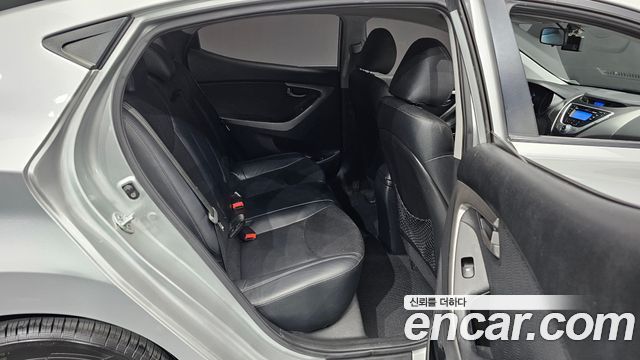 Hyundai AVANTE 2012 — photo 13