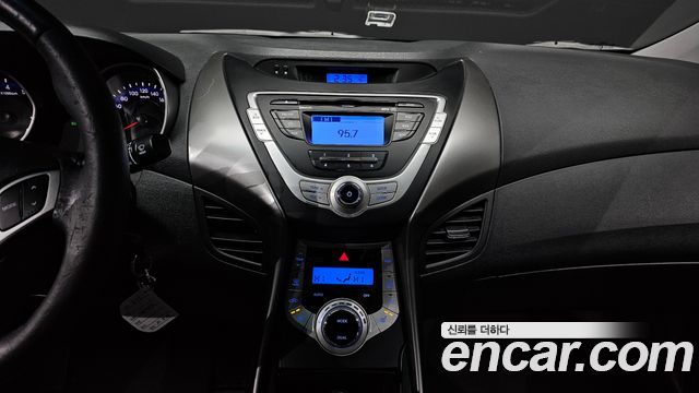 Hyundai AVANTE 2012 — photo 18
