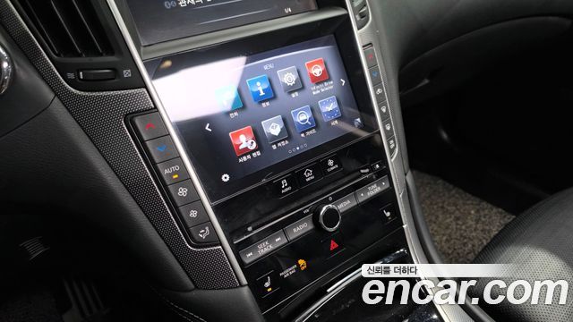 Infiniti Q50 2016 — photo 17