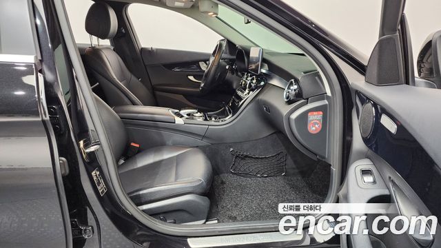 Mercedes-Benz C-Class 2017 — photo 11