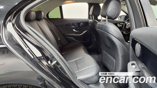 Mercedes-Benz C-Class 2017 — photo 12