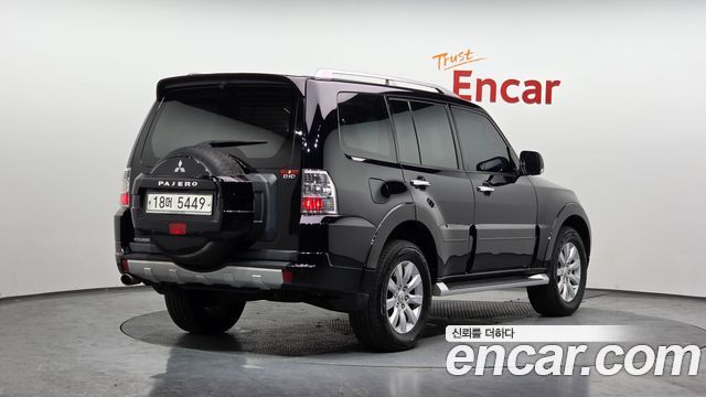 Mitsubishi Pajero 2009 — photo 2