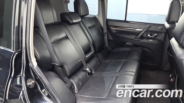 Mitsubishi Pajero 2009 — photo 11