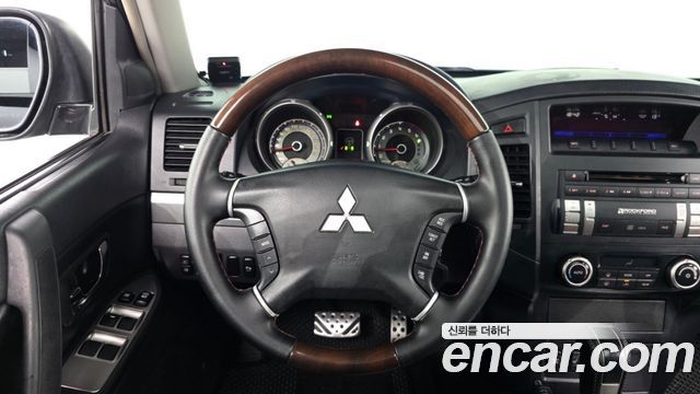 Mitsubishi Pajero 2009 — photo 12