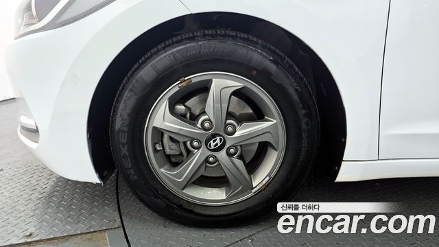 Hyundai AVANTE 2017 — photo 5