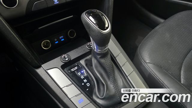 Hyundai AVANTE 2017 — photo 9