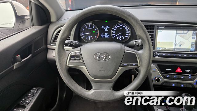 Hyundai AVANTE 2017 — photo 13