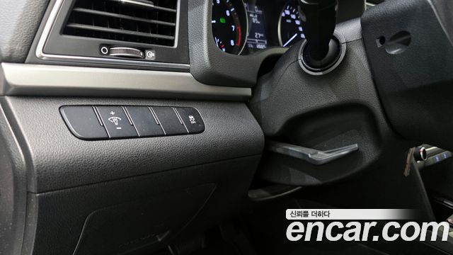 Hyundai AVANTE 2017 — photo 15