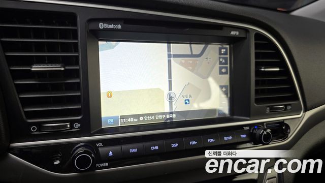Hyundai AVANTE 2017 — photo 16