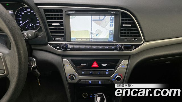 Hyundai AVANTE 2017 — photo 19