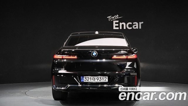 BMW 7-Series 2024 — photo 4