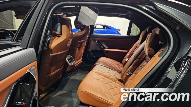 BMW 7-Series 2024 — photo 12