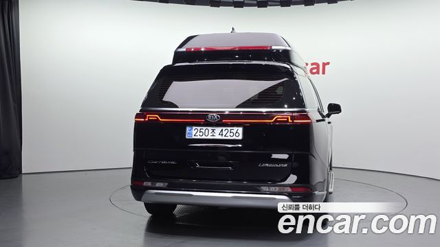 Kia Canival 2021 — photo 4