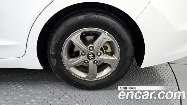 Hyundai AVANTE 2017 — photo 5