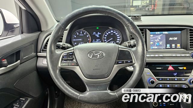 Hyundai AVANTE 2017 — photo 13