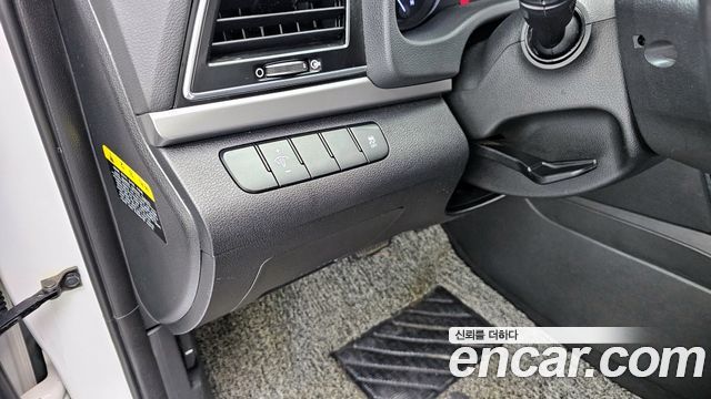 Hyundai AVANTE 2017 — photo 14