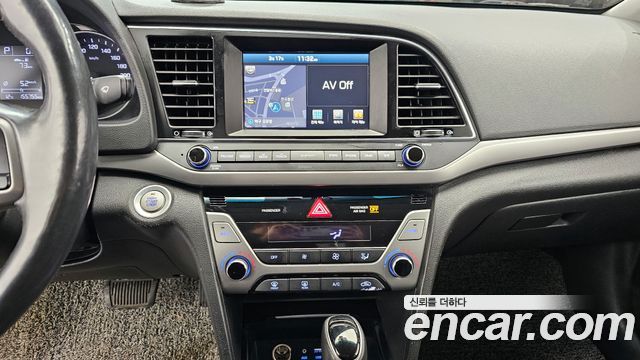 Hyundai AVANTE 2017 — photo 15