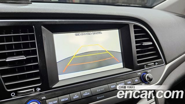 Hyundai AVANTE 2017 — photo 16