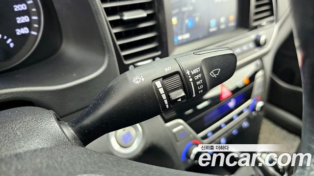 Hyundai AVANTE 2017 — photo 18