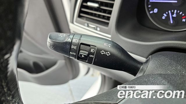 Hyundai AVANTE 2017 — photo 19