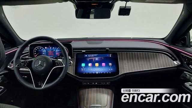 Mercedes-Benz E-Class 2025 — photo 7