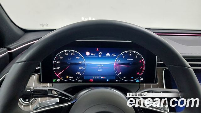 Mercedes-Benz E-Class 2025 — photo 8
