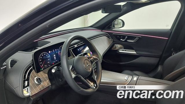 Mercedes-Benz E-Class 2025 — photo 9