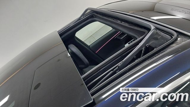 Mercedes-Benz E-Class 2025 — photo 12