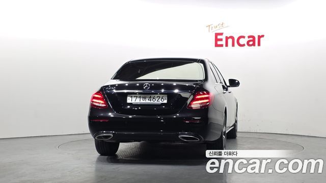 Mercedes-Benz E-Class 2020 — photo 4