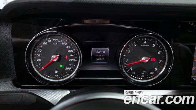 Mercedes-Benz E-Class 2020 — photo 8